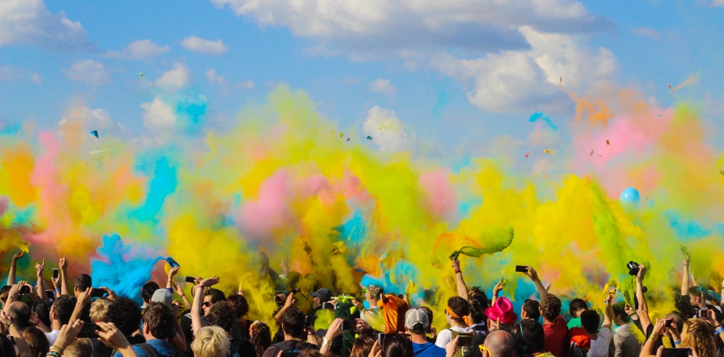 Parades festives : une explosion de couleurs